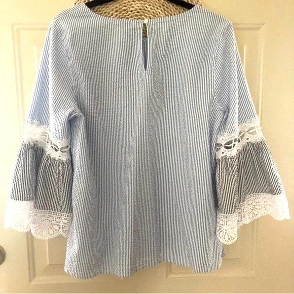 NEW Crown & Ivy Seersucker Striped Bell Sleeve Top White Blue Size M - Picture 6 of 13